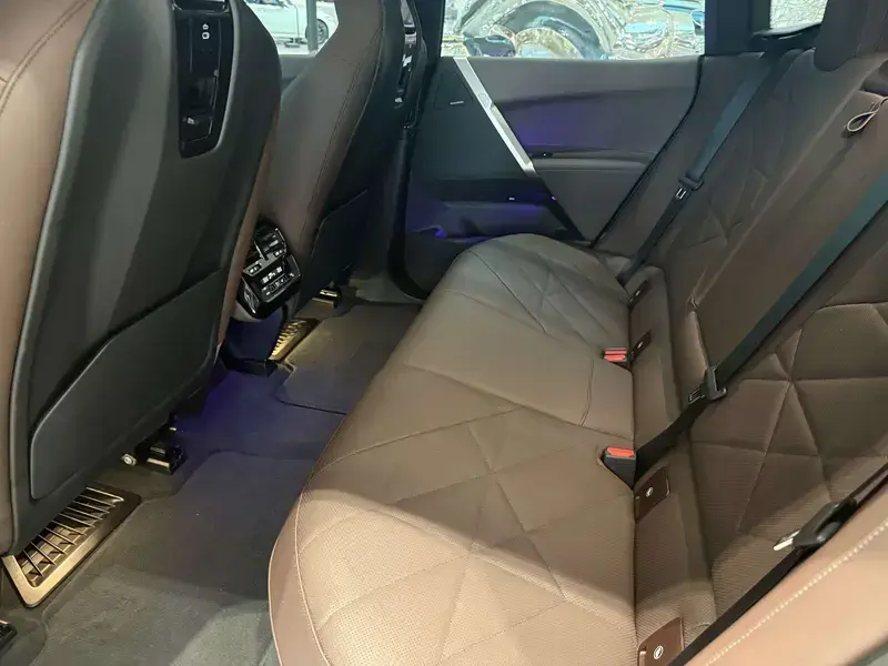 2023 BMW iX с пробегом 32 500 км
