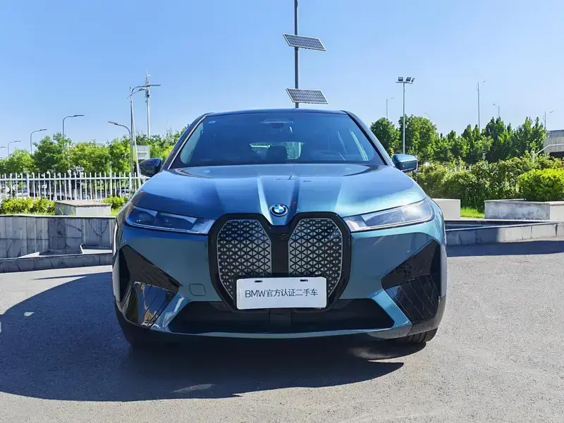2023 BMW iX с пробегом 48 000 км