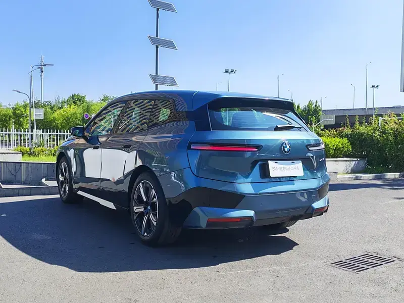 2023 BMW iX с пробегом 48 000 км