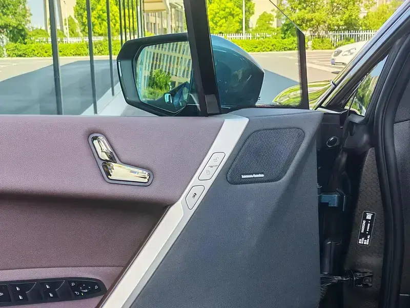 2023 BMW iX с пробегом 48 000 км