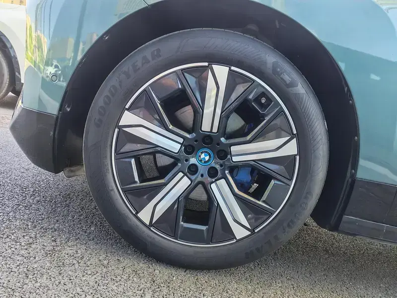 2023 BMW iX с пробегом 48 000 км