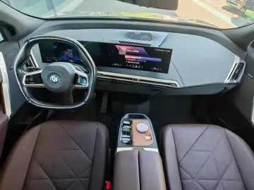 2023 BMW iX с пробегом 48 000 км