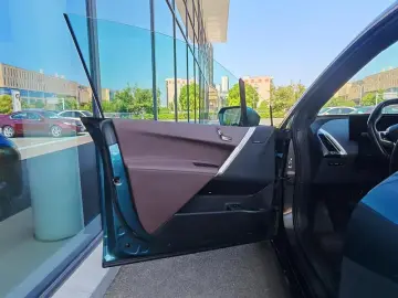 2023 BMW iX с пробегом 48 000 км