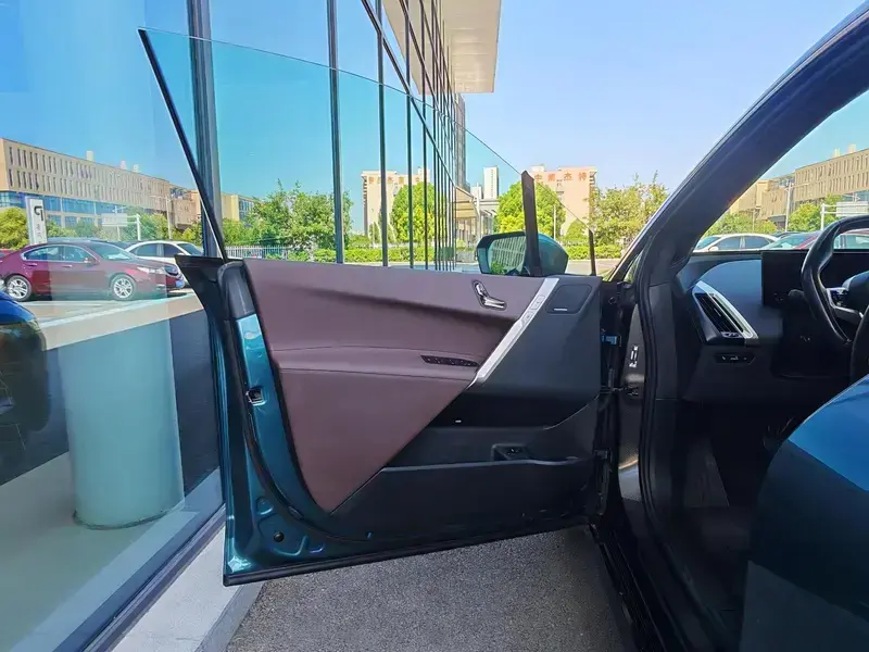2023 BMW iX с пробегом 48 000 км