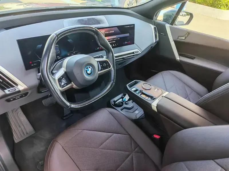 2023 BMW iX с пробегом 48 000 км