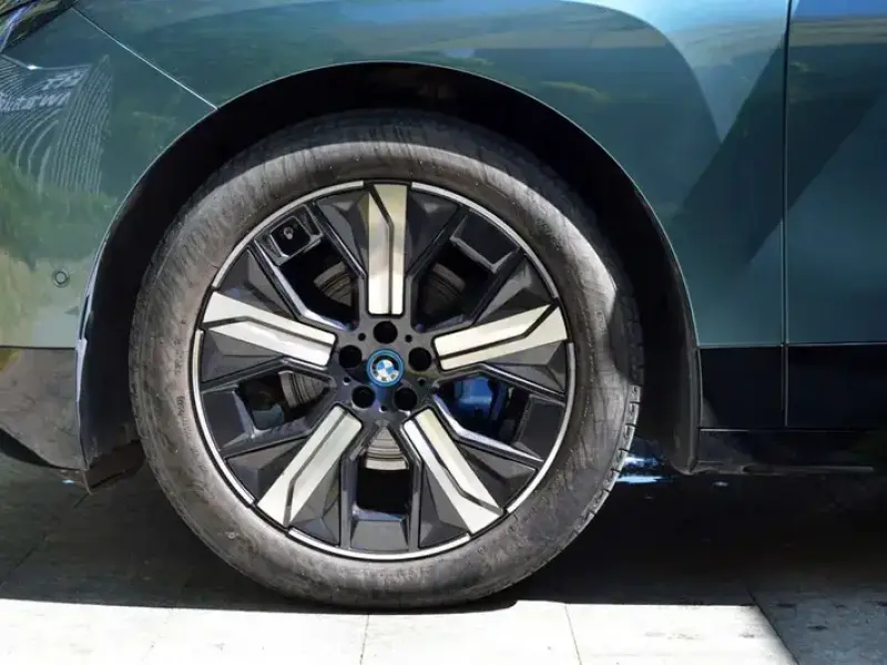 2022 BMW iX с пробегом 29 800 км