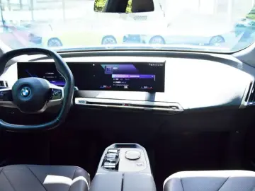 2022 BMW iX с пробегом 29 800 км