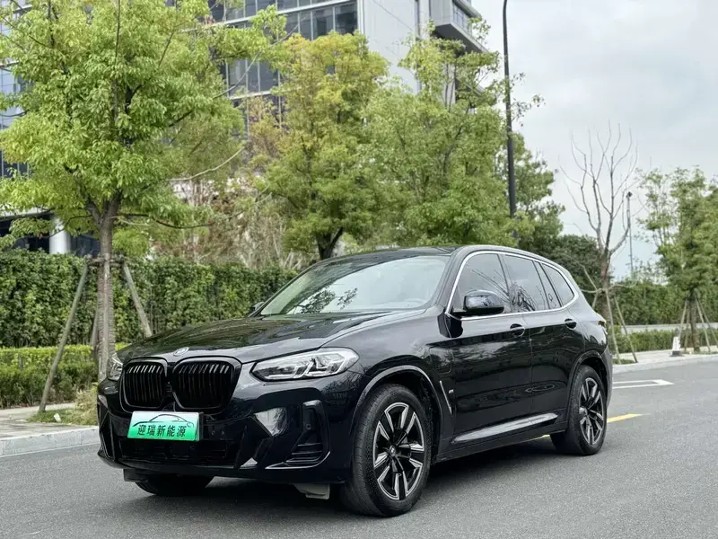 2024 BMW iX3 с пробегом 67 000 км