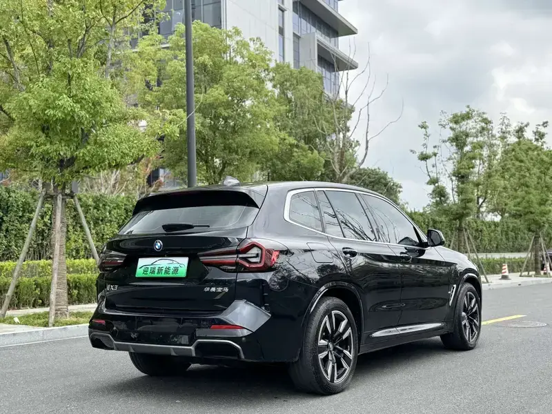 2024 BMW iX3 с пробегом 67 000 км