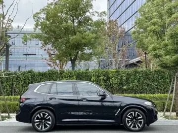 2024 BMW iX3 с пробегом 67 000 км
