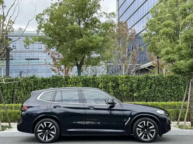 2024 BMW iX3 с пробегом 67 000 км