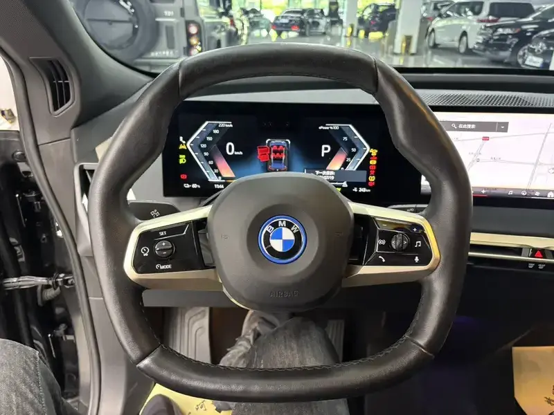2023 BMW iX с пробегом 59 000 км