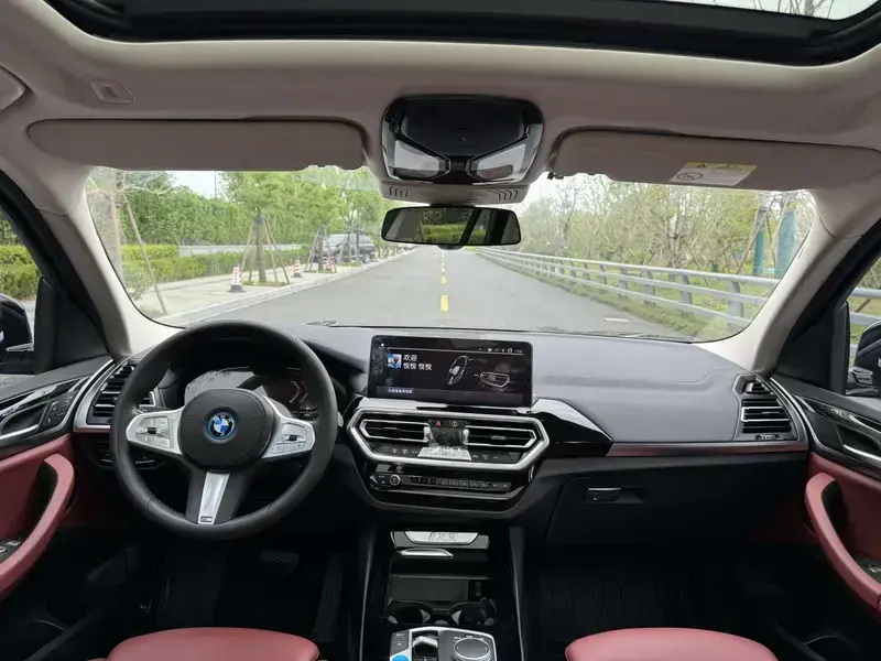 2024 BMW iX3 с пробегом 67 000 км