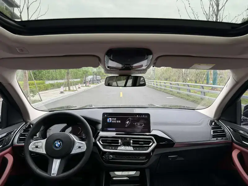 2024 BMW iX3 с пробегом 67 000 км