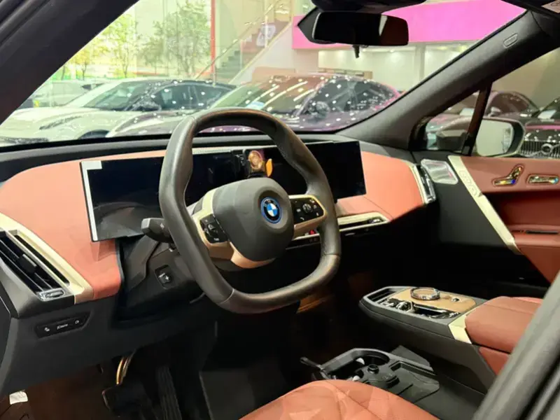 2023 BMW iX с пробегом 23 000 км