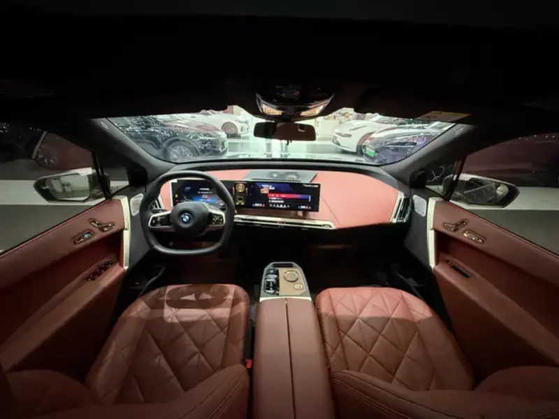 2023 BMW iX с пробегом 23 000 км