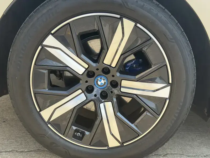 2023 BMW iX с пробегом 41 000 км