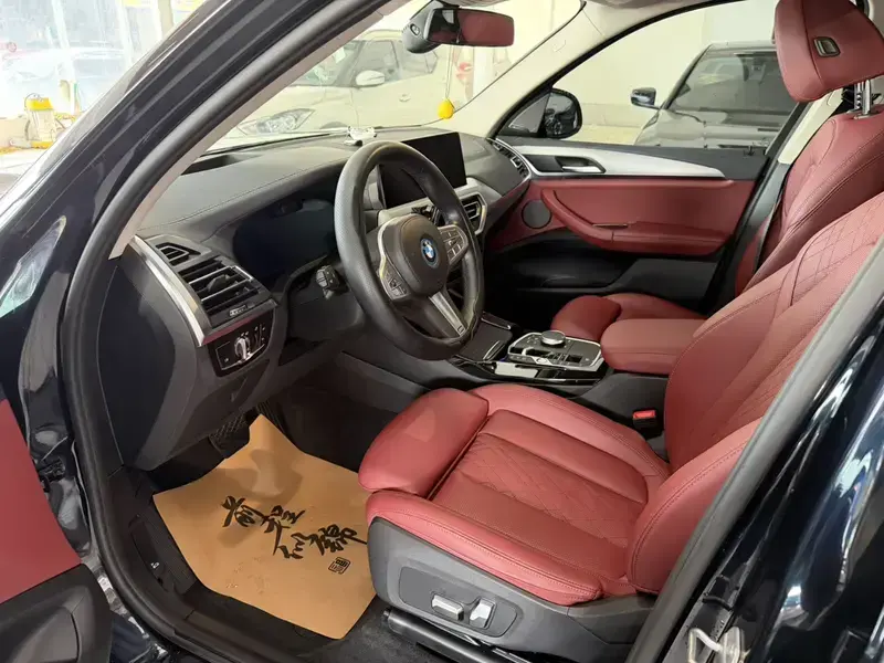 2023 BMW iX3 с пробегом 56 000 км