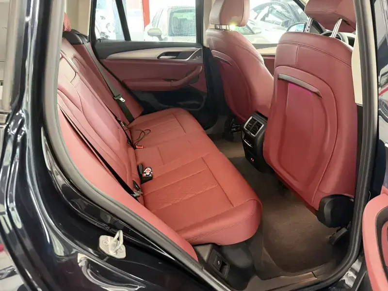 2023 BMW iX3 с пробегом 56 000 км
