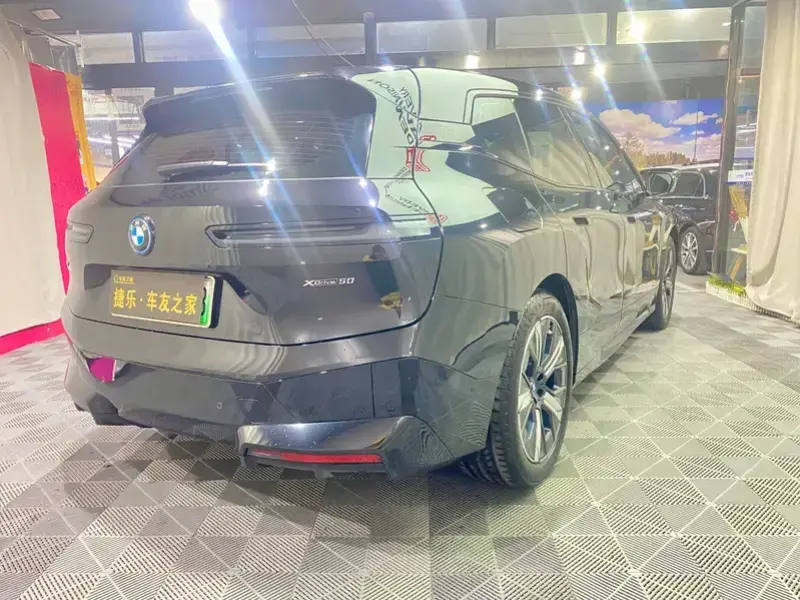 2023 BMW iX с пробегом 36 000 км