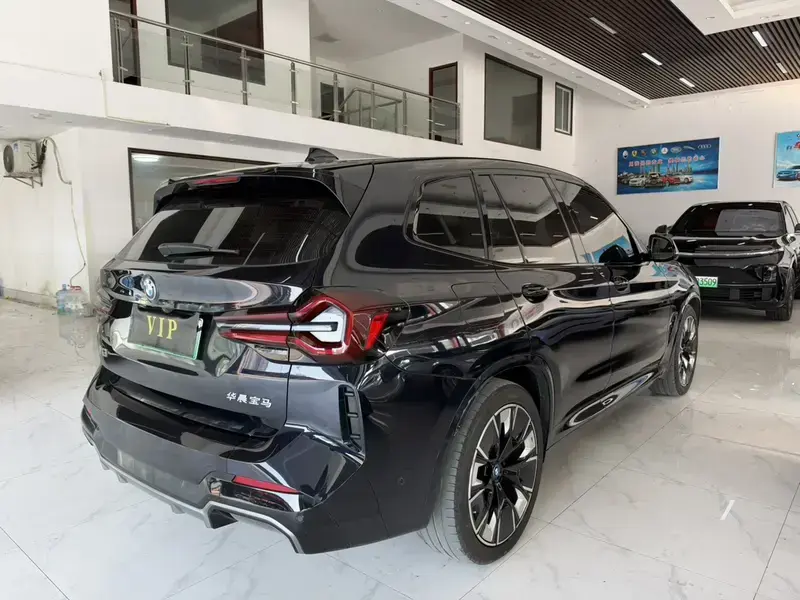 2024 BMW iX3 с пробегом 33 000 км