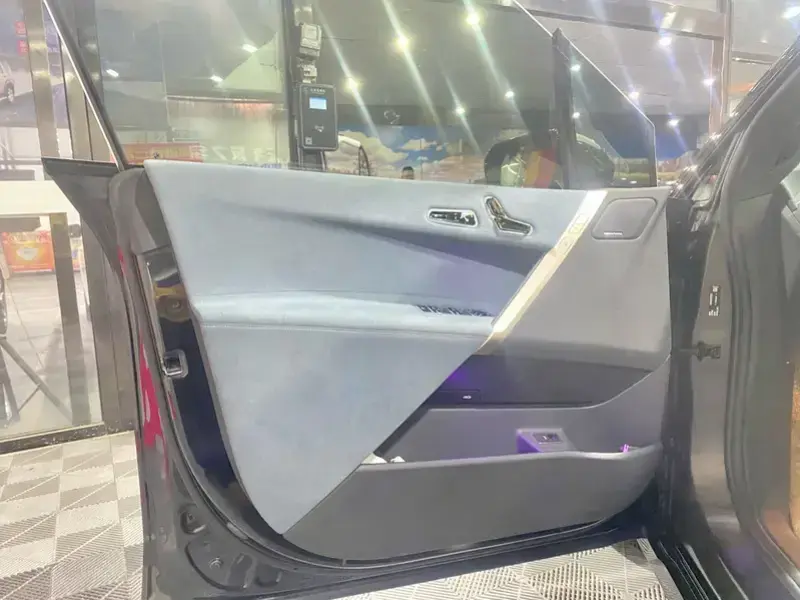 2023 BMW iX с пробегом 36 000 км