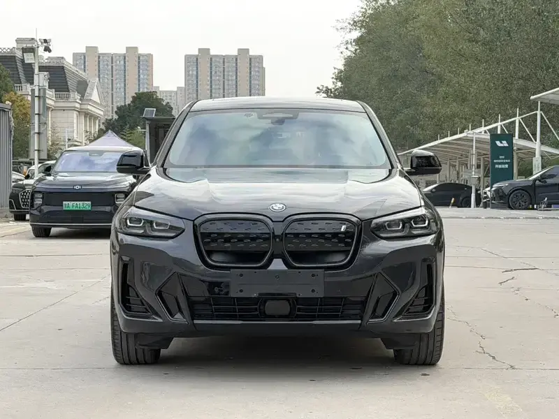 2022 BMW iX3 с пробегом 11 000 км
