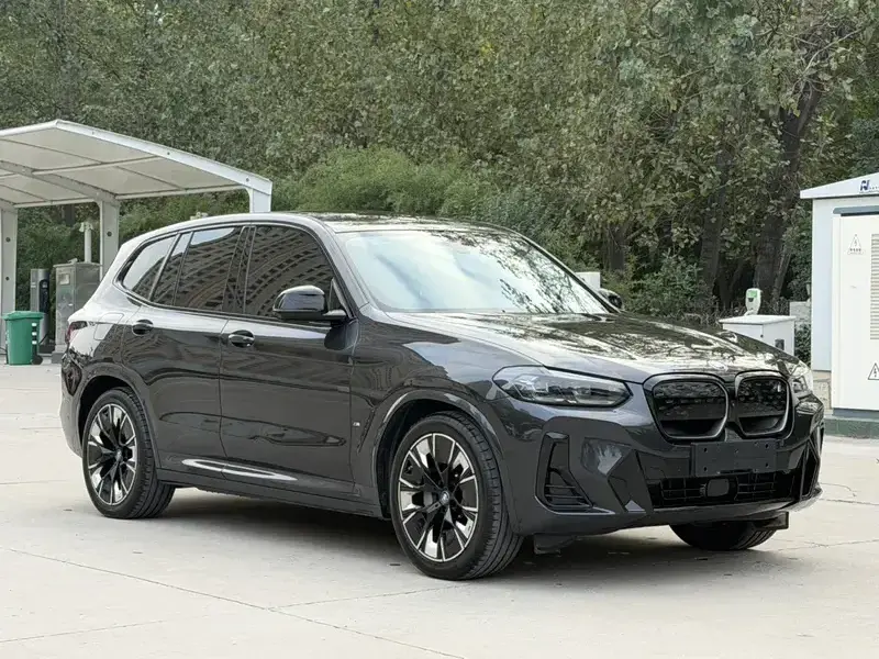 2022 BMW iX3 с пробегом 11 000 км