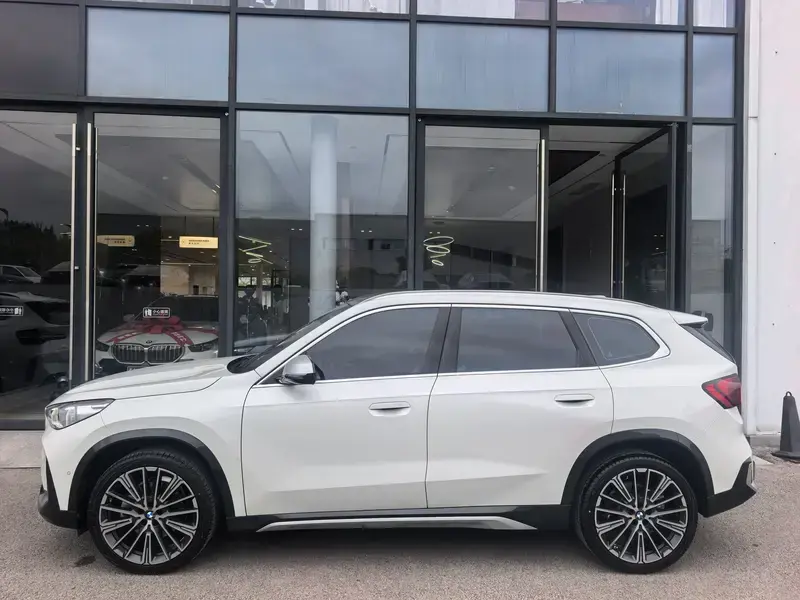 2023 BMW X1 с пробегом 14 000 км