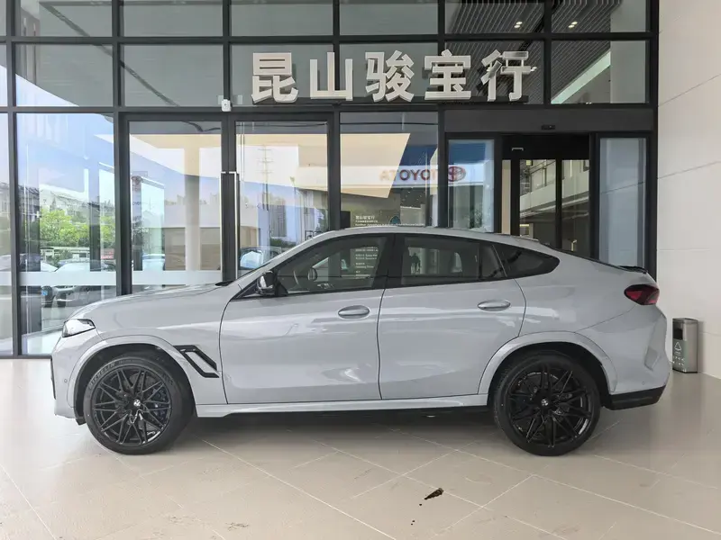 2023 BMW X6 M с пробегом 2 000 км