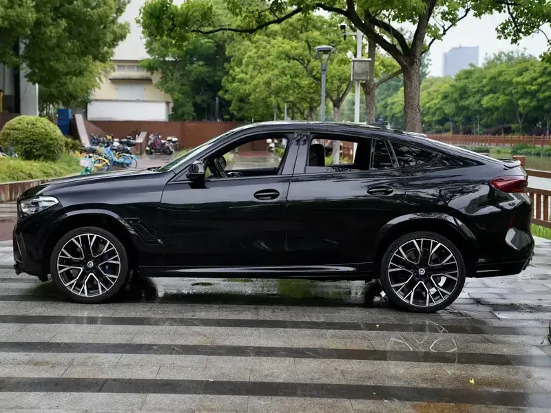 2021 BMW X6 M с пробегом 20 000 км