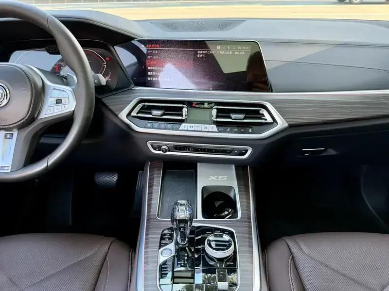 2022 BMW X5 с пробегом 81 900 км