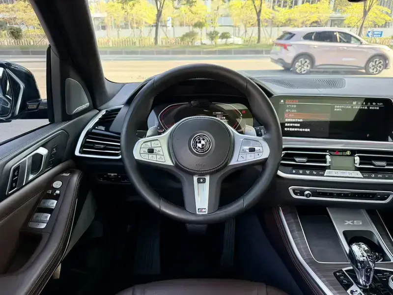 2022 BMW X5 с пробегом 81 900 км