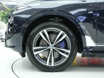 2023 BMW X7 с пробегом 23 000 км