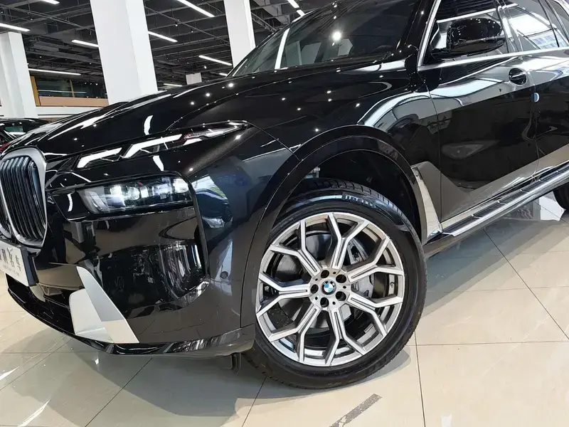 2023 BMW X7 с пробегом 23 000 км