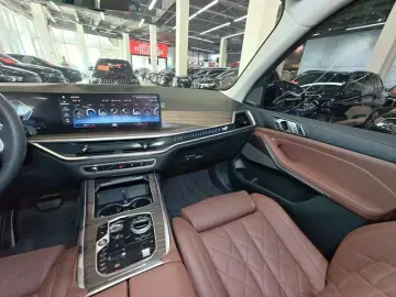 2023 BMW X7 с пробегом 23 000 км