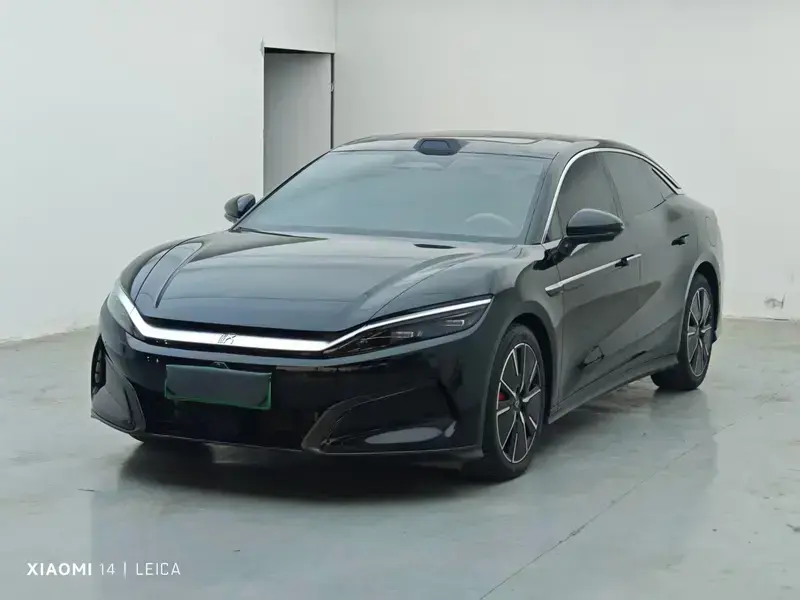 2025 BYD Han L с пробегом 13 000 км