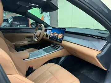 2025 BYD Han L с пробегом 11 000 км