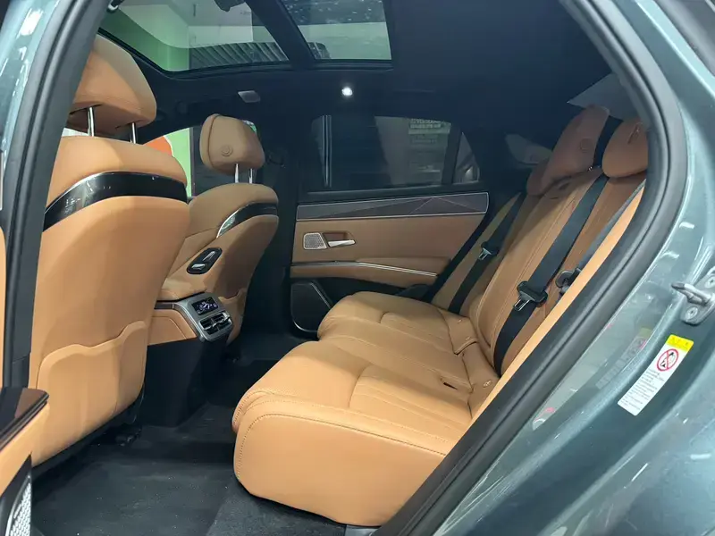 2025 BYD Han L с пробегом 11 000 км