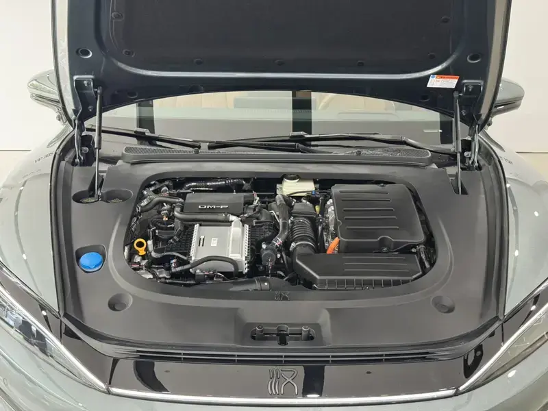 2025 BYD Han L с пробегом 11 000 км