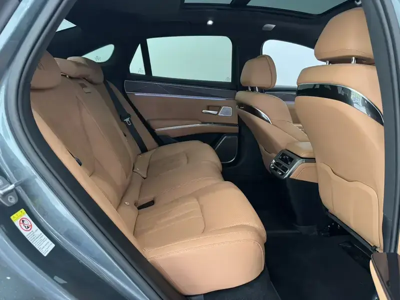 2025 BYD Han L с пробегом 11 000 км