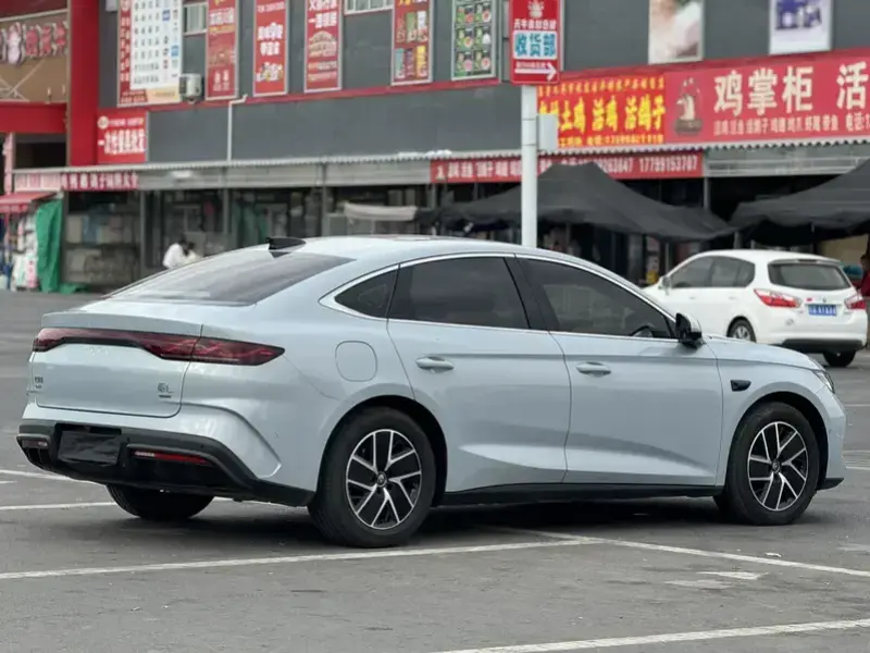 2025 BYD Qin L с пробегом 10 000 км
