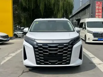 2025 BYD Xia (M9) с пробегом 3 000 км