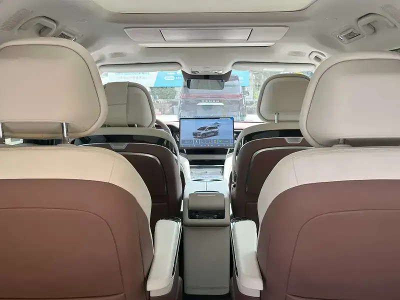 2025 BYD Xia (M9) с пробегом 3 000 км