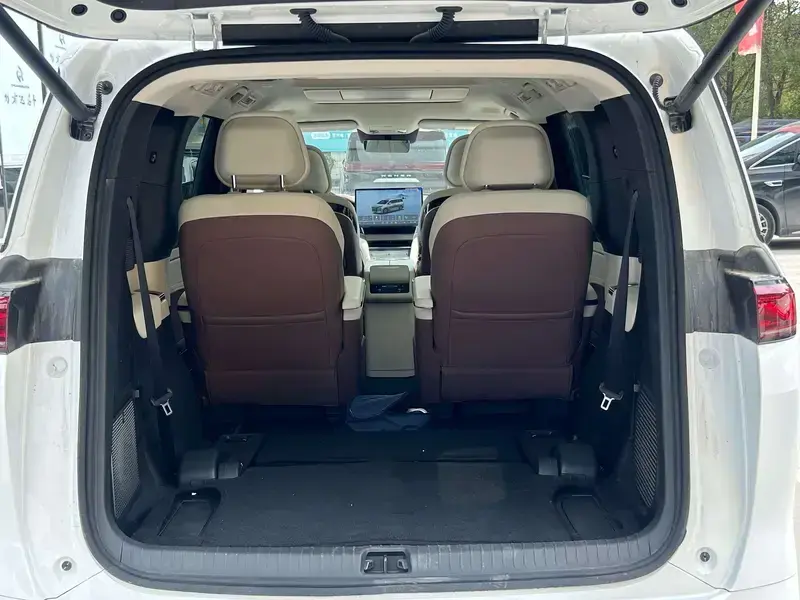 2025 BYD Xia (M9) с пробегом 3 000 км