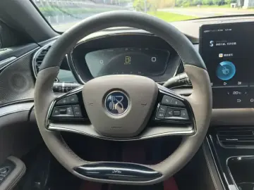2020 BYD Han с пробегом 80 000 км