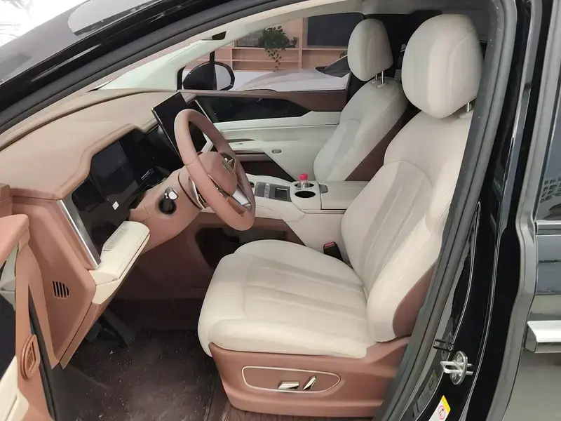 2025 BYD Xia (M9) с пробегом 10 100 км