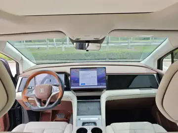 2025 BYD Xia (M9) с пробегом 3 000 км