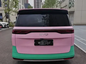 2025 BYD Xia (M9) с пробегом 12 400 км
