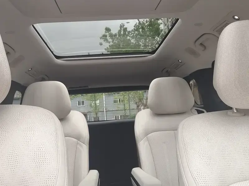 2025 BYD Xia (M9) с пробегом 12 400 км